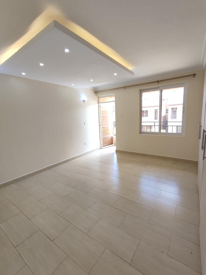 4 Bed Townhouse with En Suite at Gateway Mall - 16