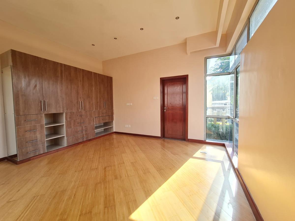 5 Bed Townhouse with En Suite at Karen - 10