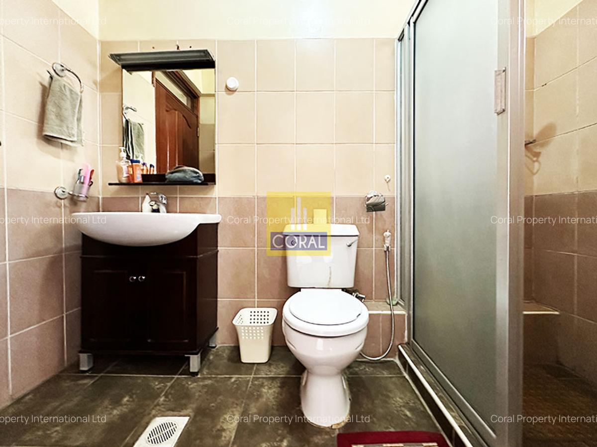 4 Bed Apartment with En Suite in Parklands - 11