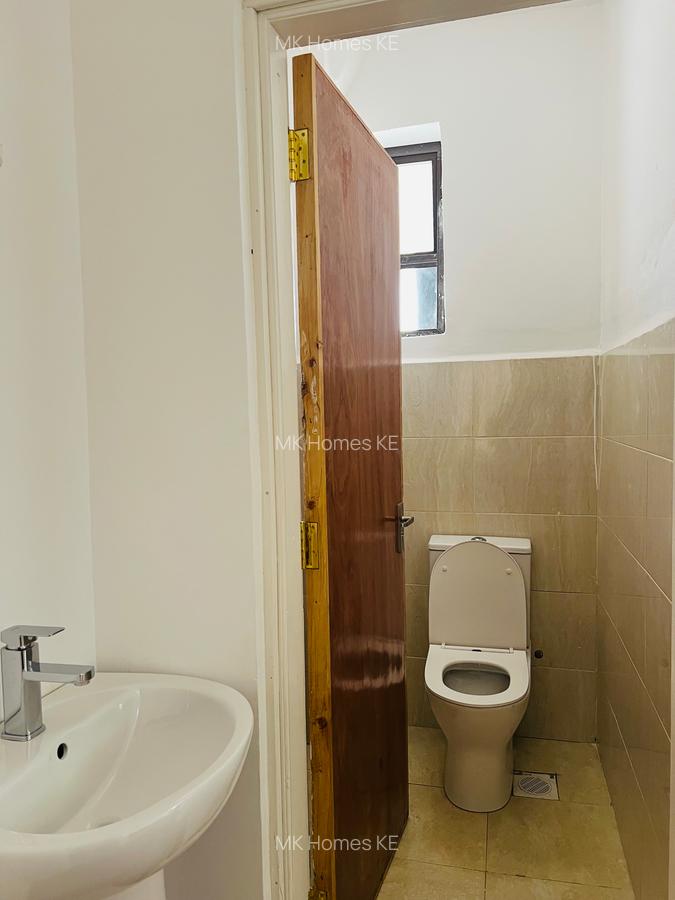 Studio Apartment with En Suite at Safari Park - 15