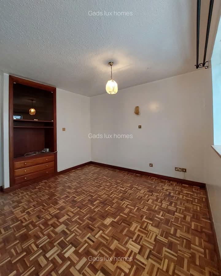 4 Bed Townhouse with En Suite at Westlands - 2