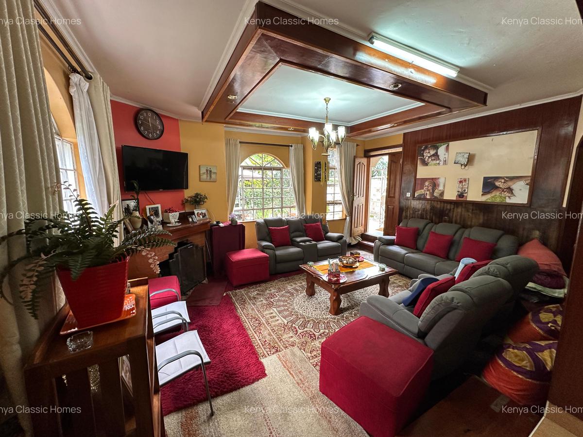 5 Bed House with En Suite at Lavington - 3