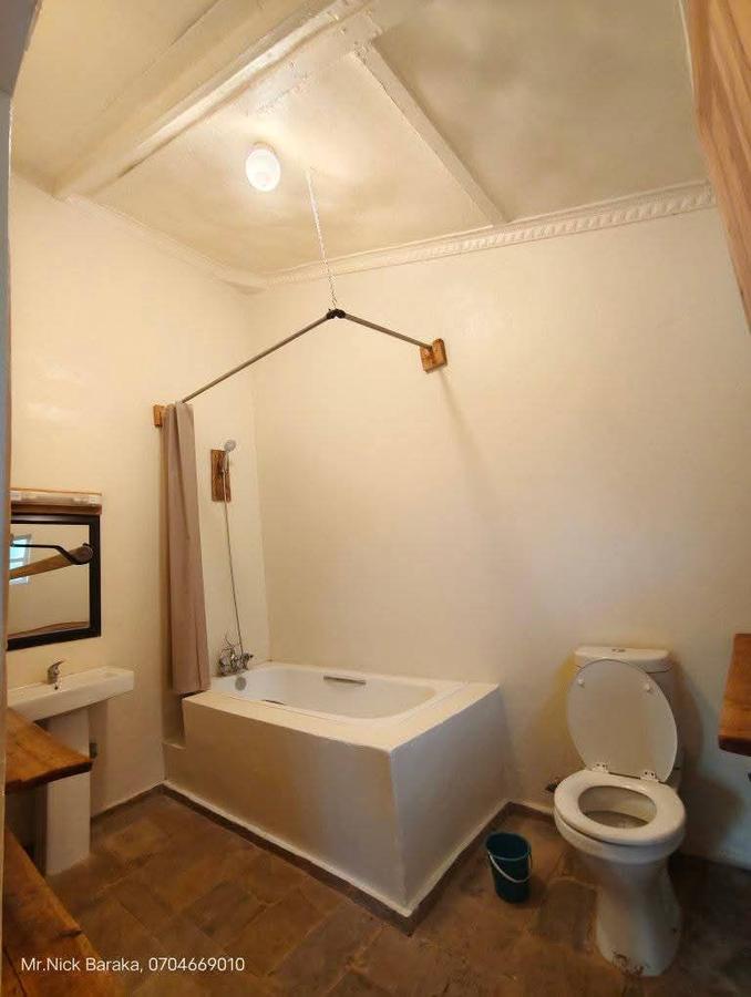 1 Bed House with En Suite at Karen Road - 5