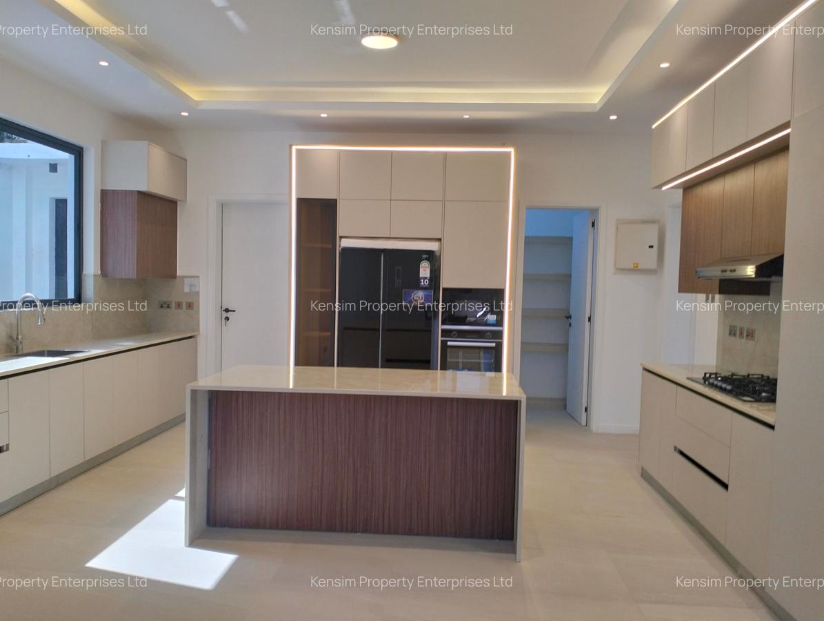 5 Bed Townhouse with En Suite in Lavington - 18