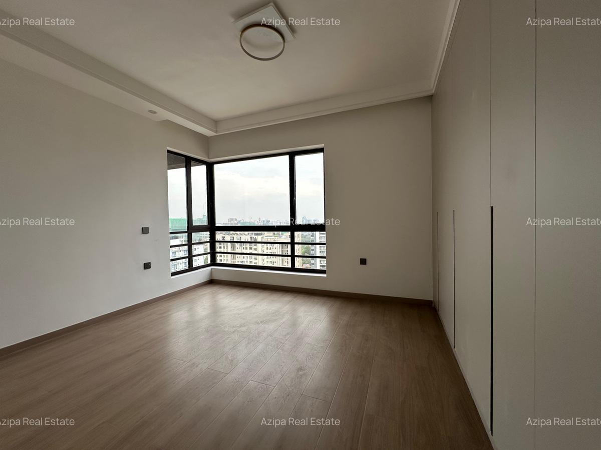 3 Bed Apartment with En Suite at Riverside - 4