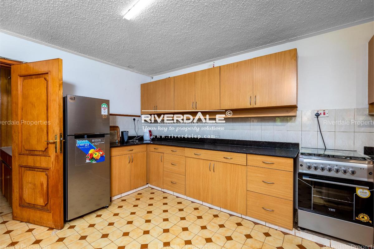 5 Bed House with En Suite in Runda - 5