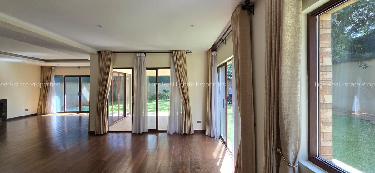 5 Bed Townhouse with En Suite in Lavington - 19