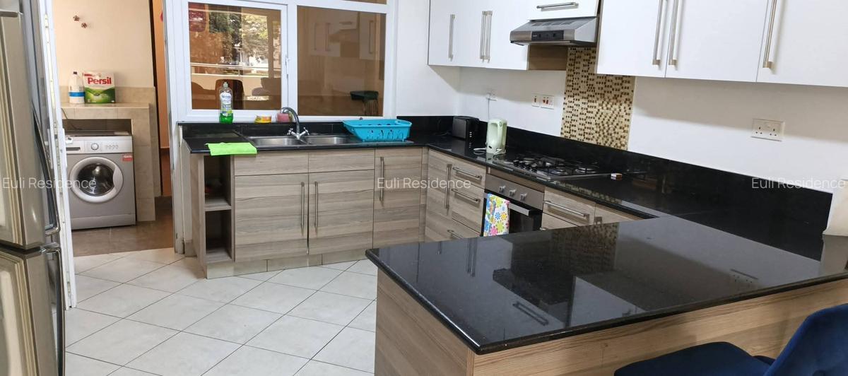 Serviced 2 Bed Apartment with En Suite at Lantana Rd - 7