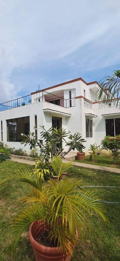 3 Bed Villa with En Suite at Mtwapa Donya - 4