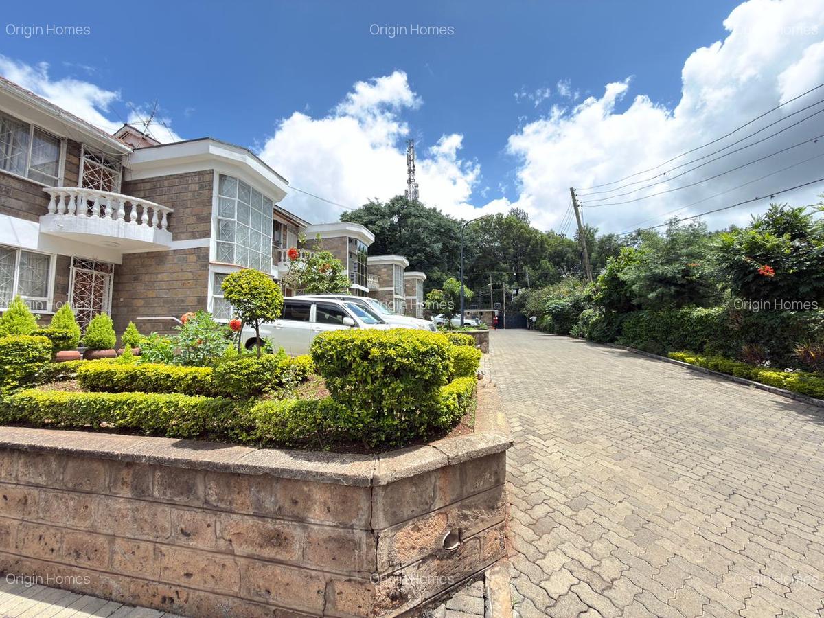 4 Bed Townhouse with En Suite in Westlands Area - 1