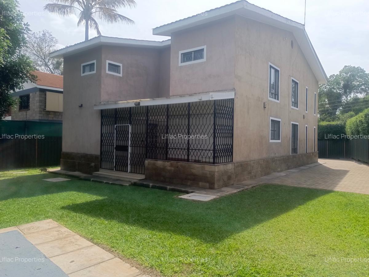 4 Bed House with En Suite in Ridgeways - 3