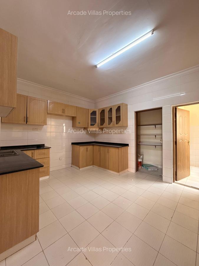 3 Bed Apartment with En Suite in Kileleshwa - 5