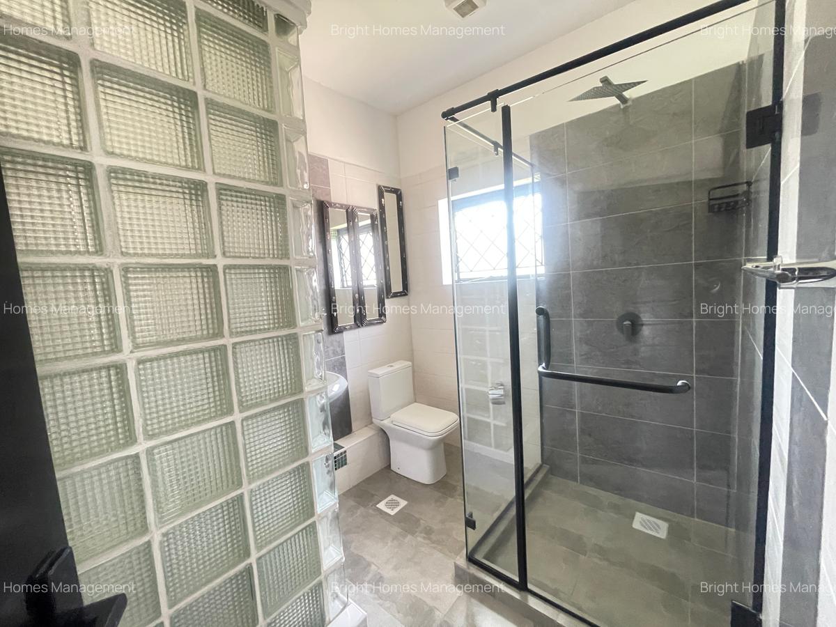 4 Bed Villa with En Suite in Runda - 11