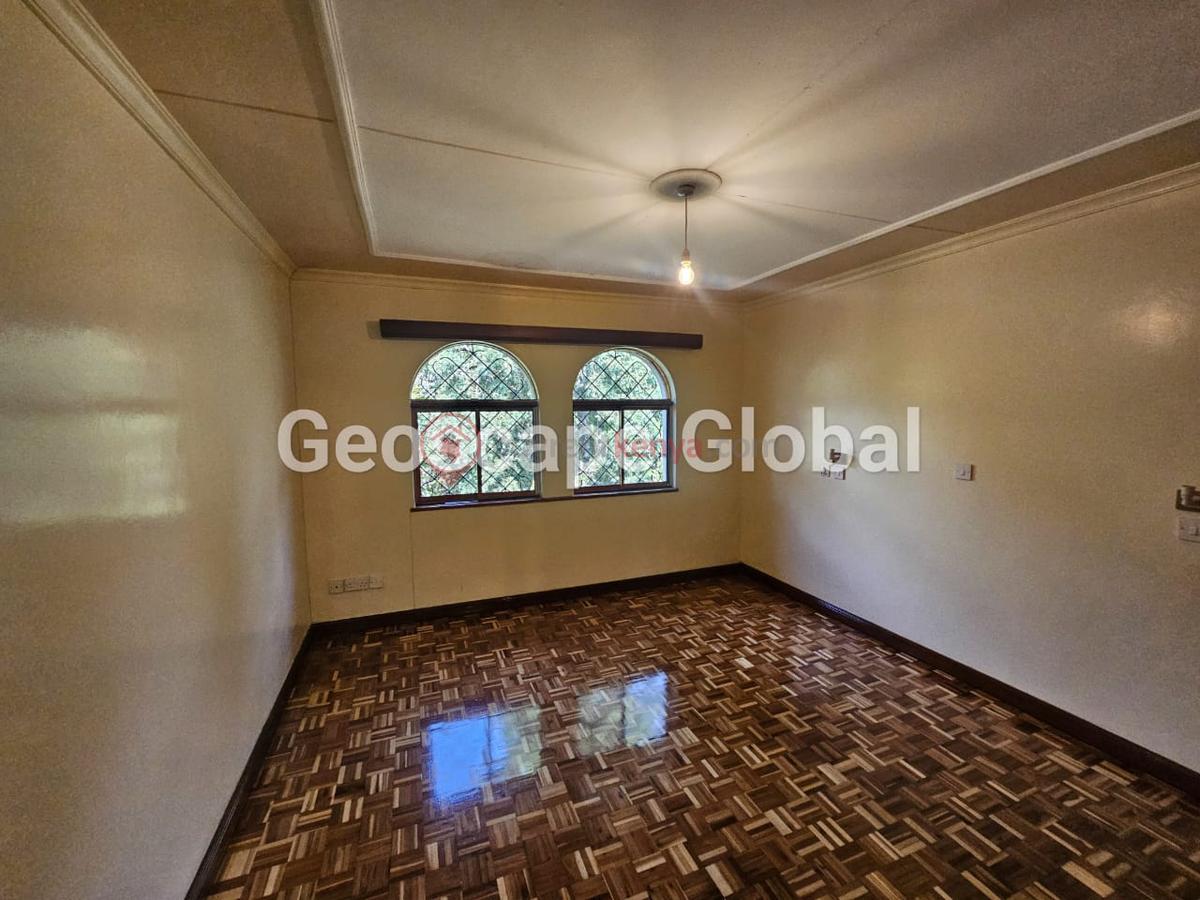 5 Bed House with En Suite in Spring Valley - 2