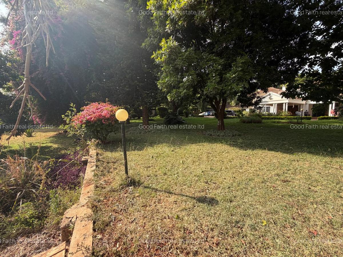 6 Bed House with En Suite in Runda - 16