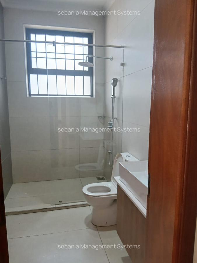 6 Bed House with En Suite at - 5