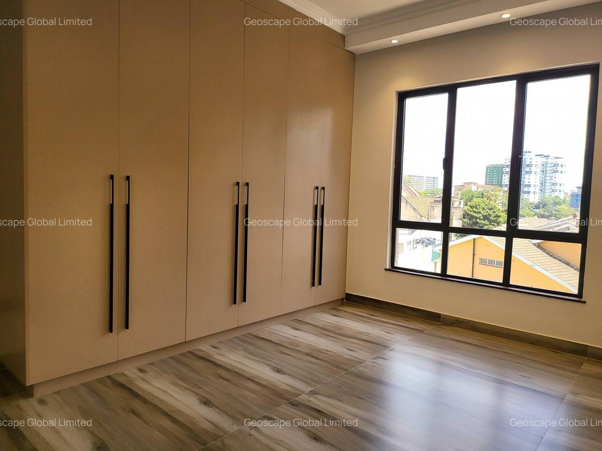 2 Bed Apartment with En Suite in Brookside - 7