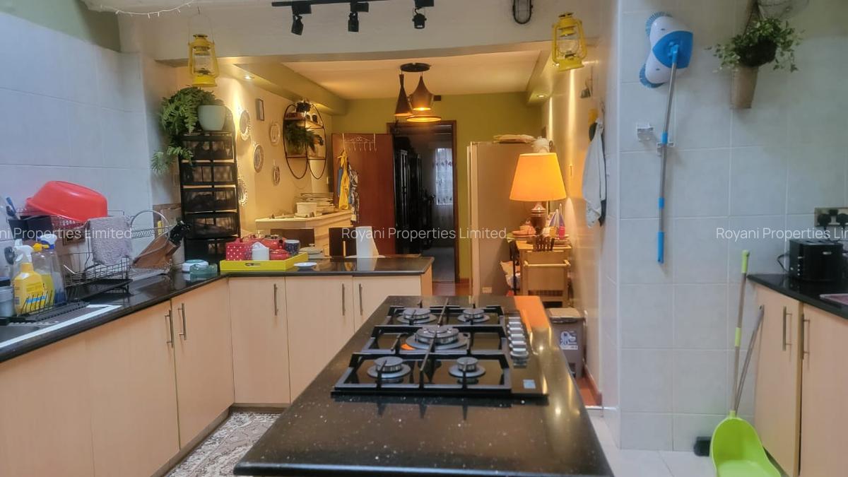 5 Bed House with En Suite in Lavington - 6