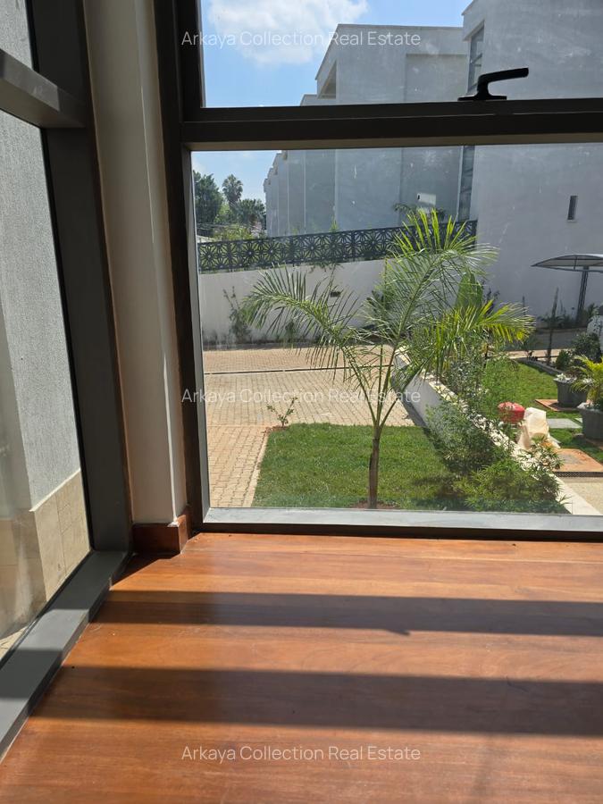 5 Bed Townhouse with En Suite in Lavington - 1