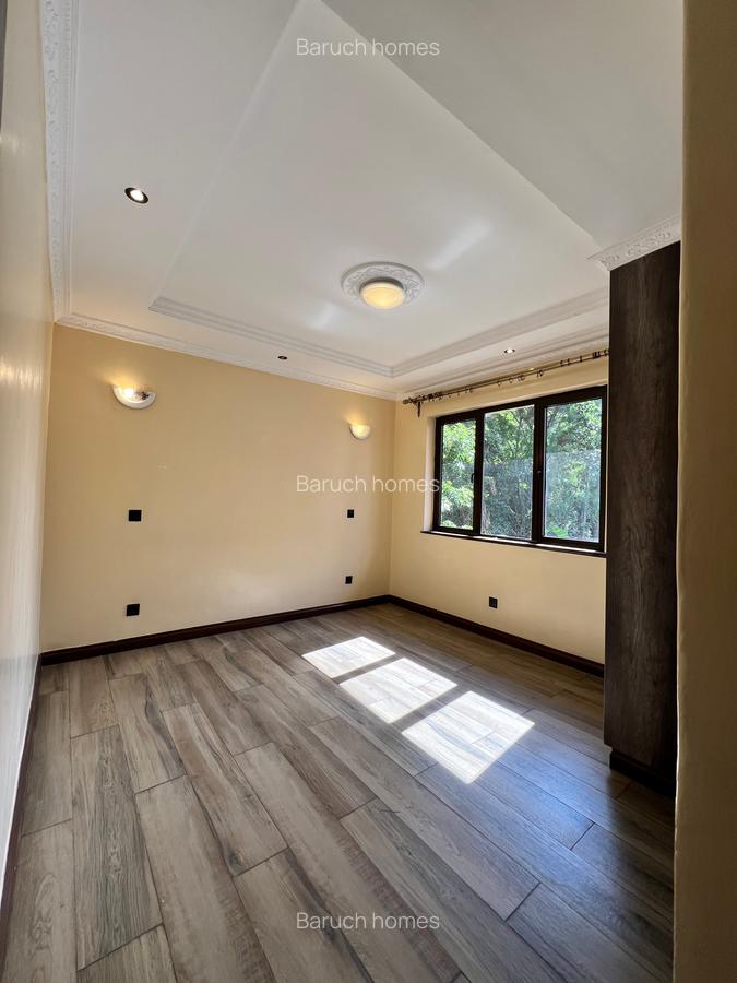 4 Bed Townhouse with En Suite in Lavington - 17