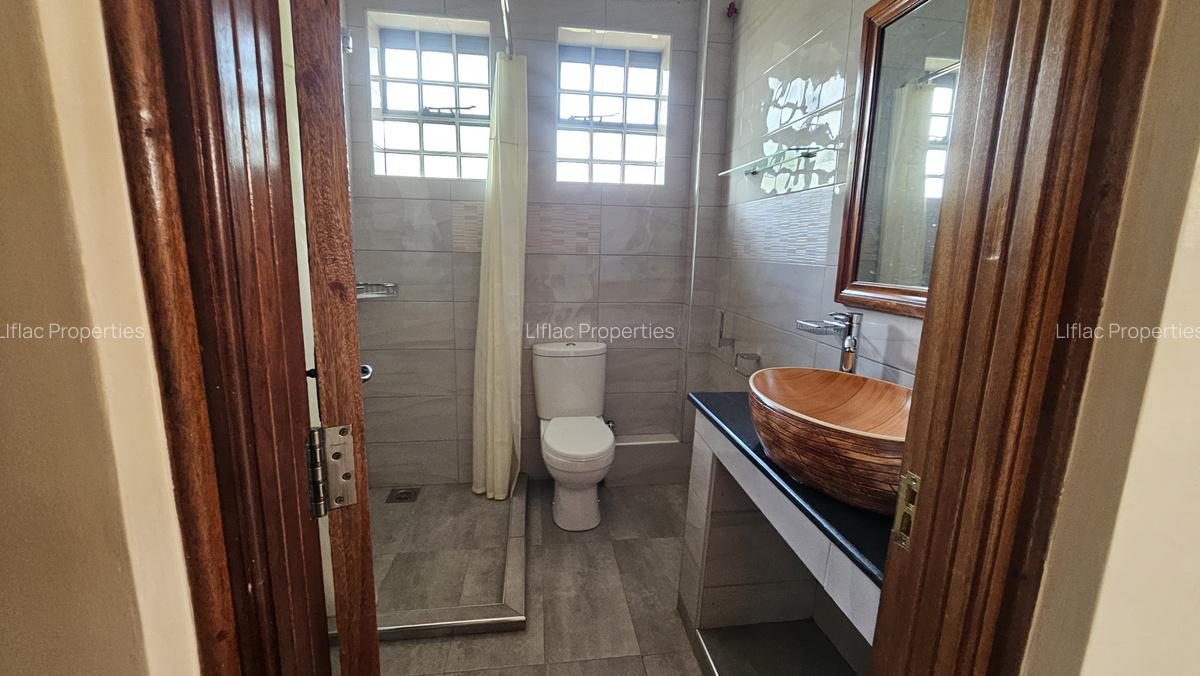 5 Bed House with En Suite in Runda - 9