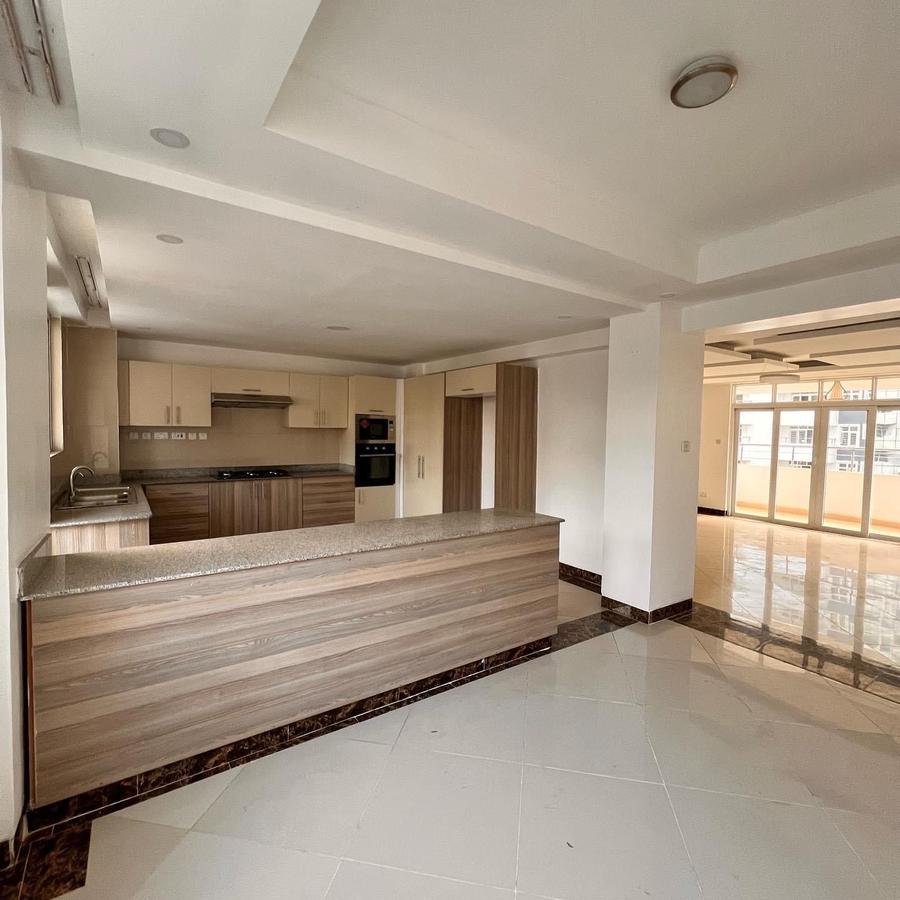 3 Bed Apartment with En Suite in Lavington - 3