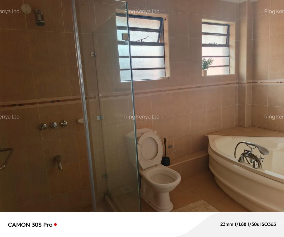 5 Bed House with En Suite in Lavington - 11