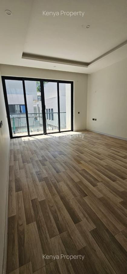 4 Bed Villa with En Suite at Apple Cross - 4