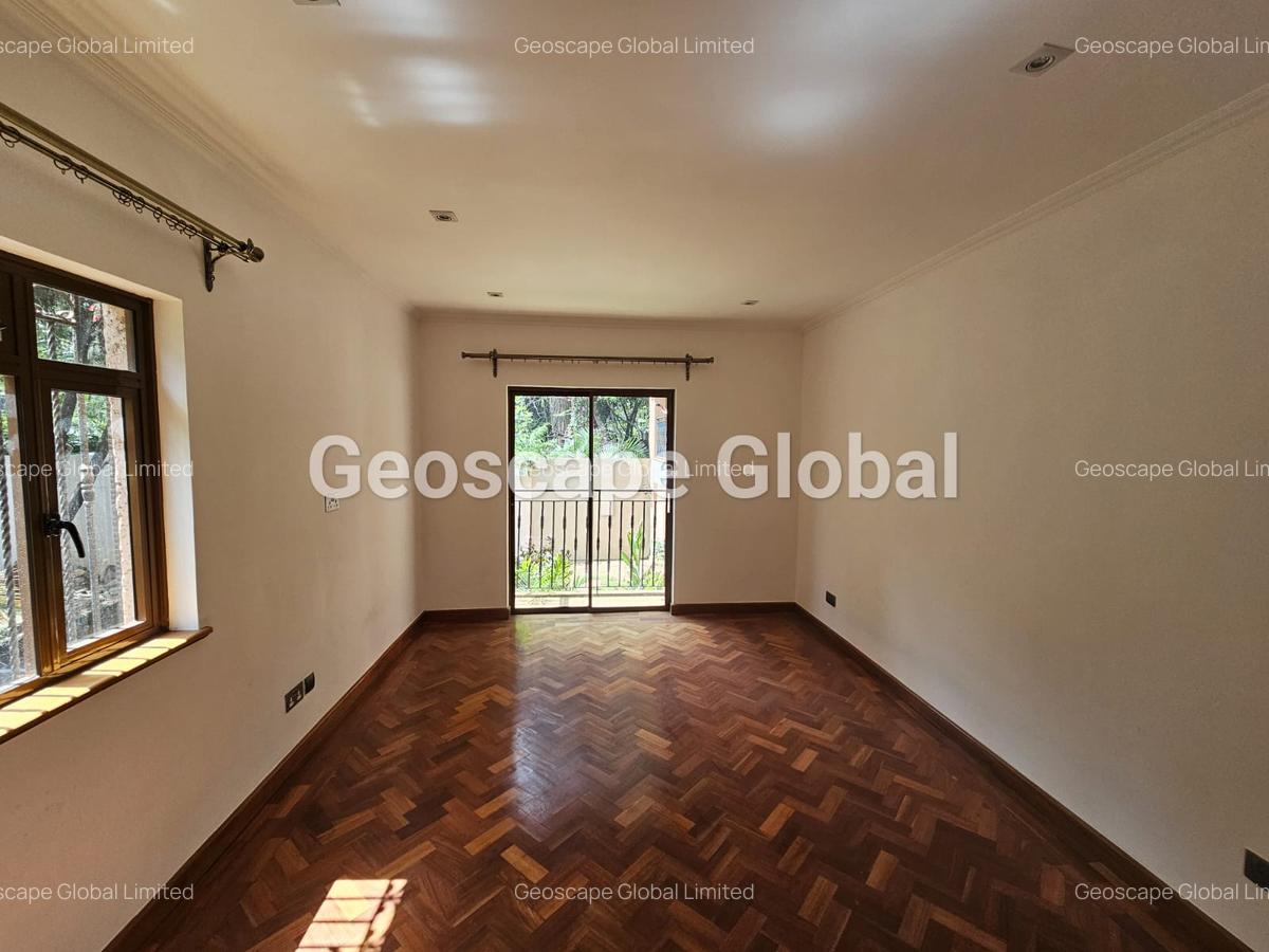 5 Bed Townhouse with En Suite in Lavington - 3