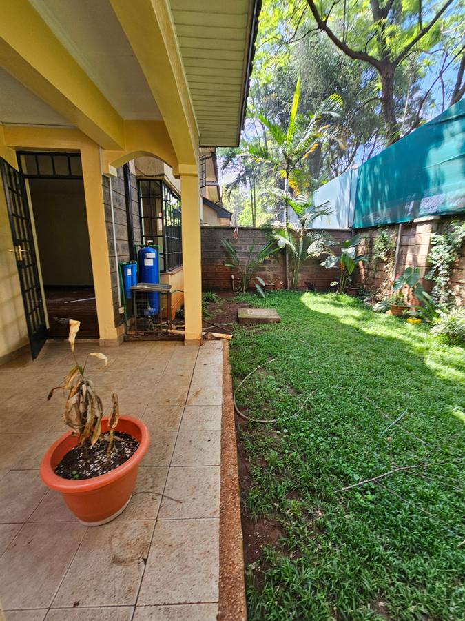 4 Bed Townhouse with En Suite at Lavington - 1