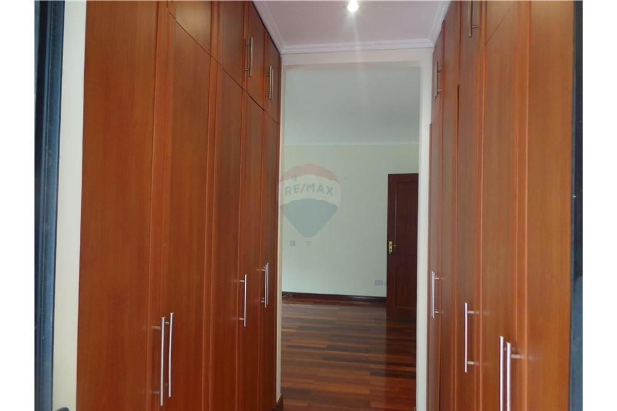 4 Bed Townhouse with En Suite in Westlands Area - 7