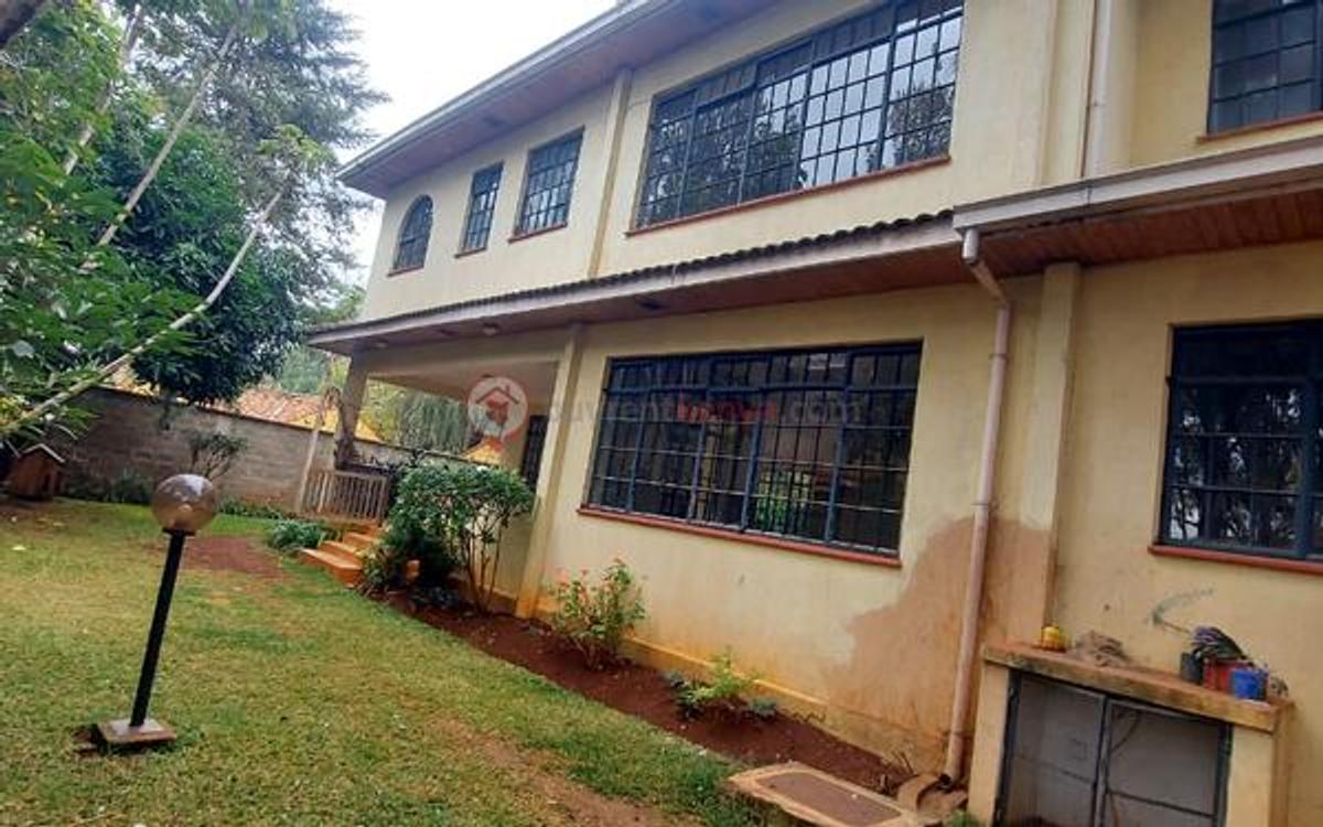 4 Bed Townhouse with En Suite at Lavington - 19