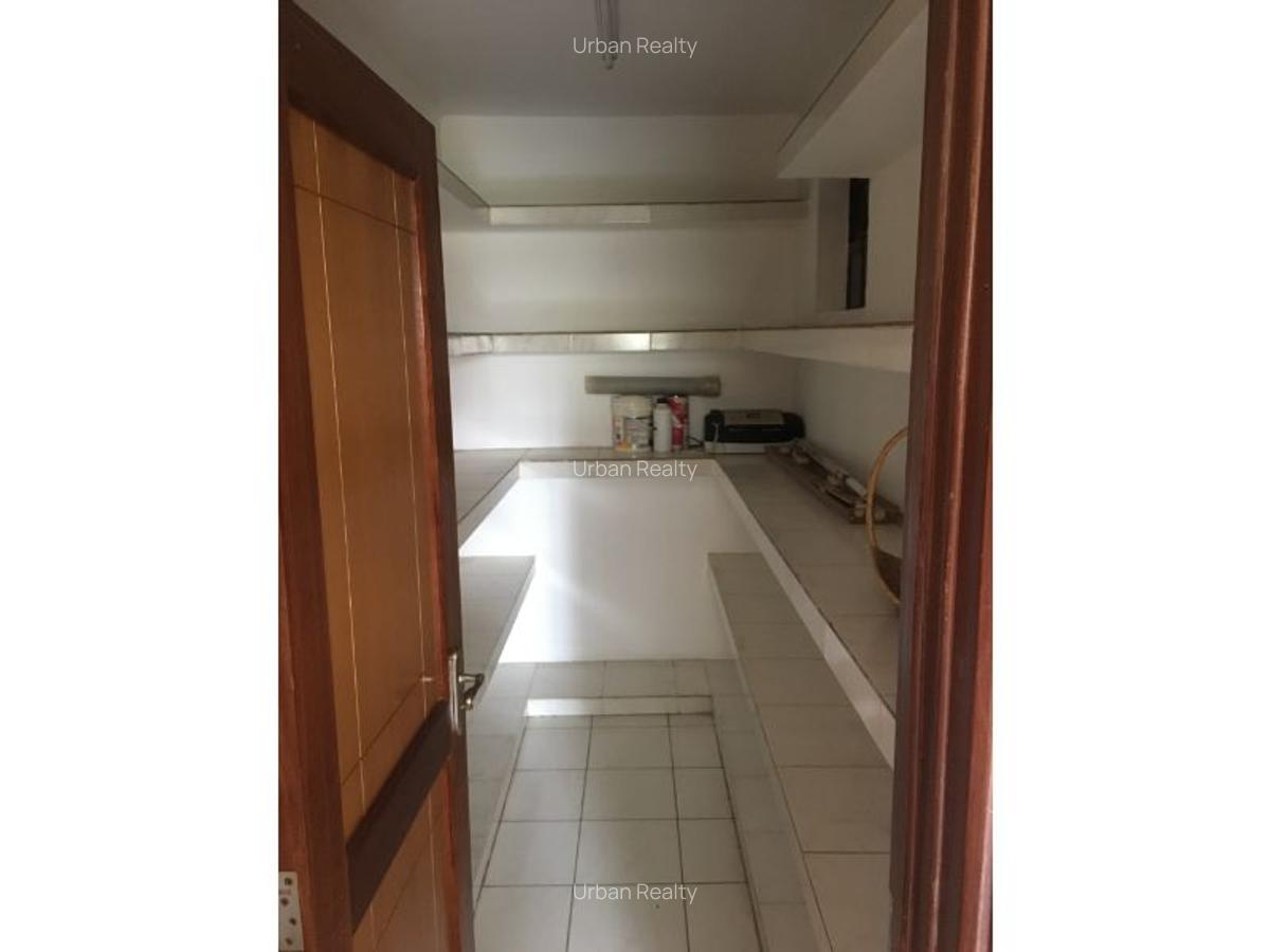 4 Bed Apartment in Westlands Area - 9