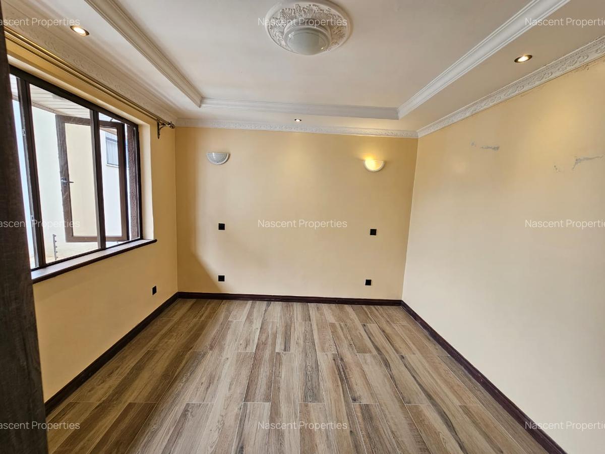 5 Bed Townhouse with En Suite in Lavington - 12