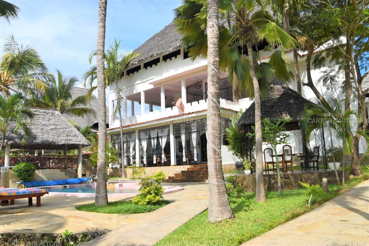 5 Bed Villa with En Suite in Watamu - 3