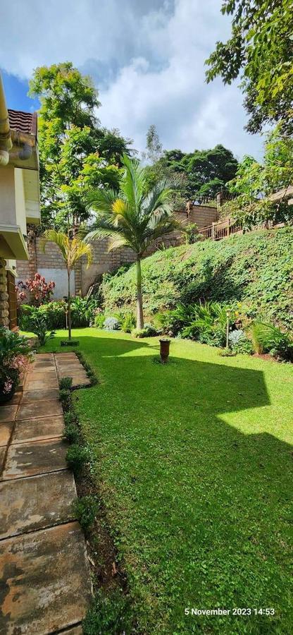 4 Bed House with Swimming Pool at Rosslyn - 5