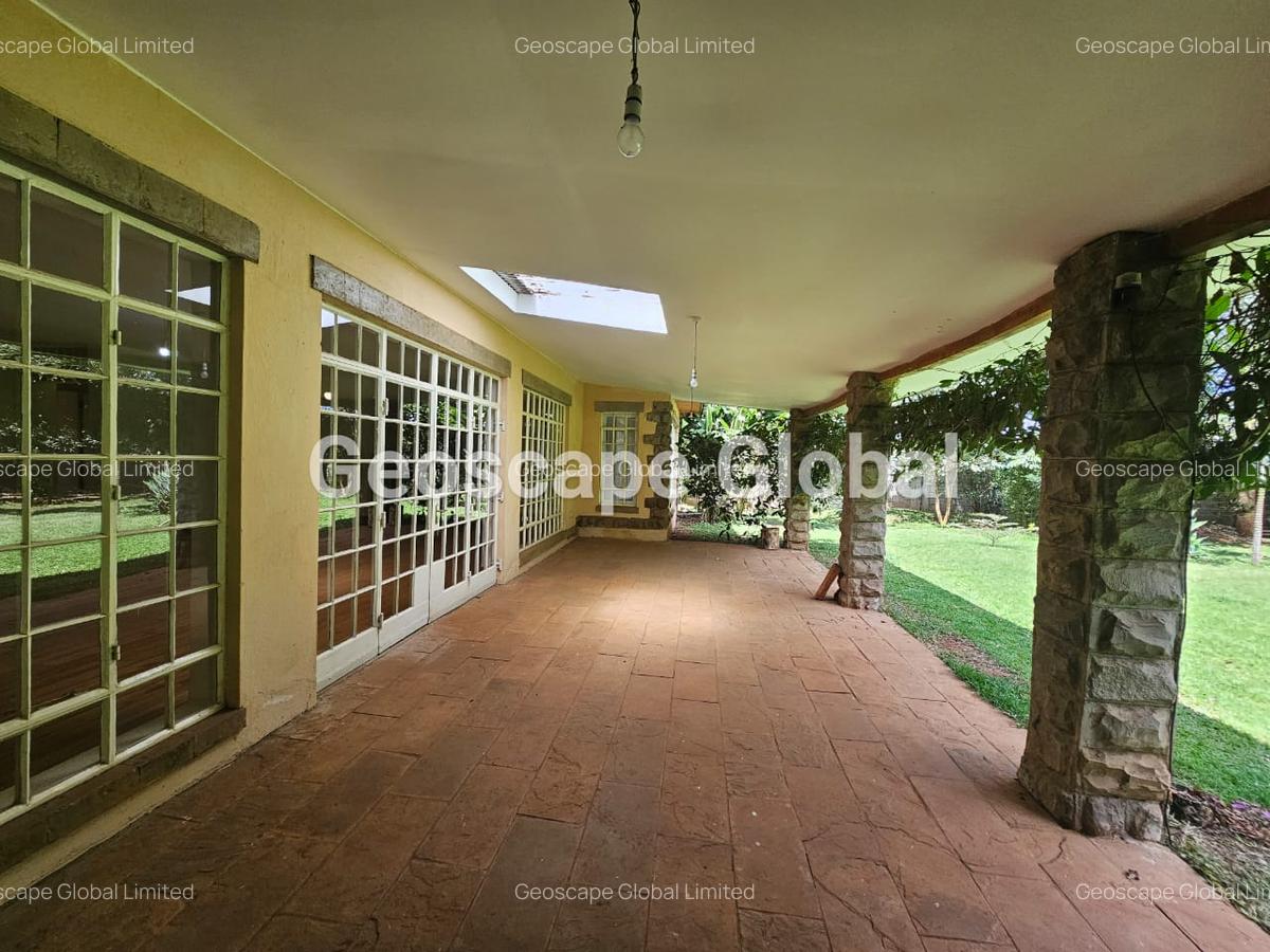 3 Bed House with En Suite in Ridgeways - 11