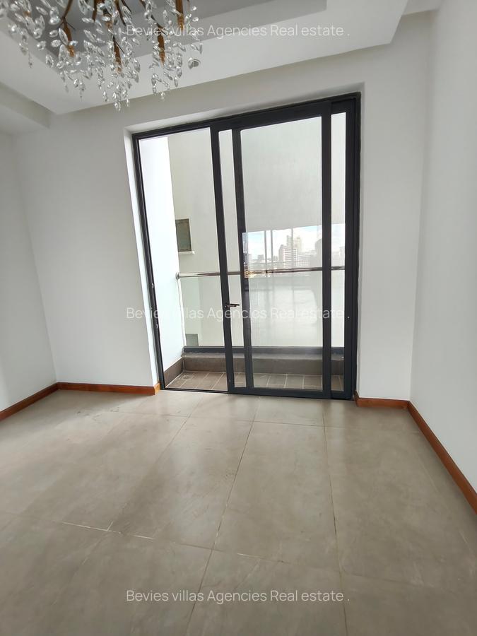 4 Bed Apartment with En Suite at Riverside - 10