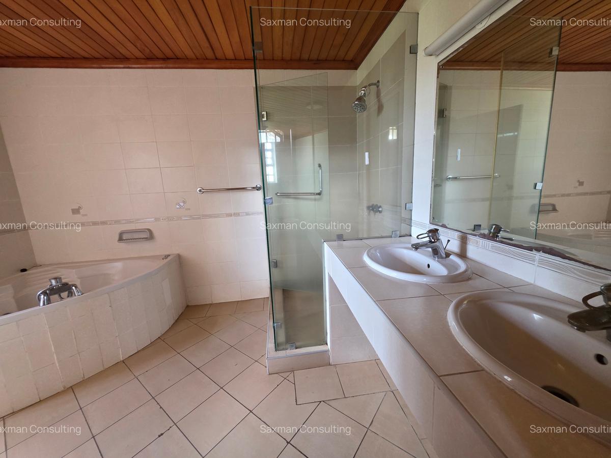5 Bed Villa with En Suite in Runda - 5