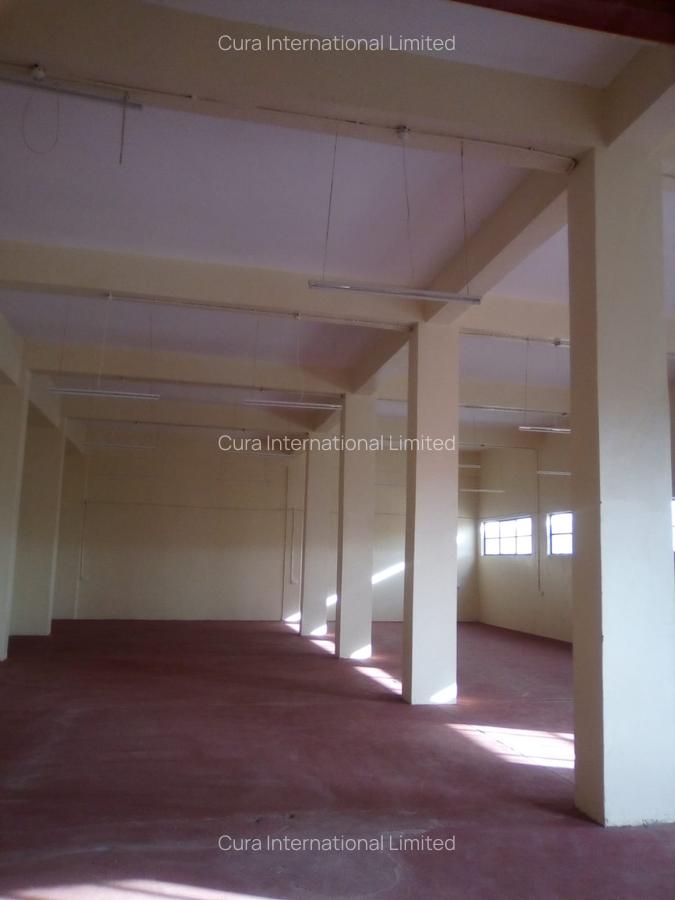 2,700 ft² Office in Industrial Area - 10