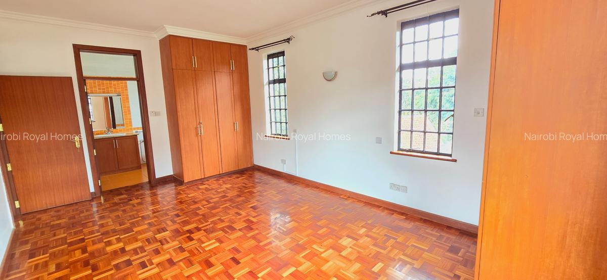 5 Bed Townhouse with En Suite at Lavington Green - 9