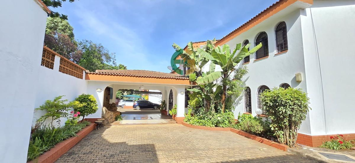 6 Bed Villa with En Suite in Lavington - 3