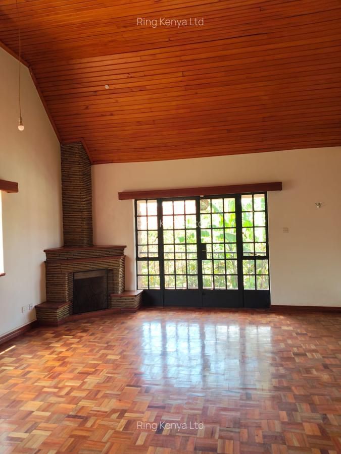 5 Bed House with En Suite in Lavington - 3