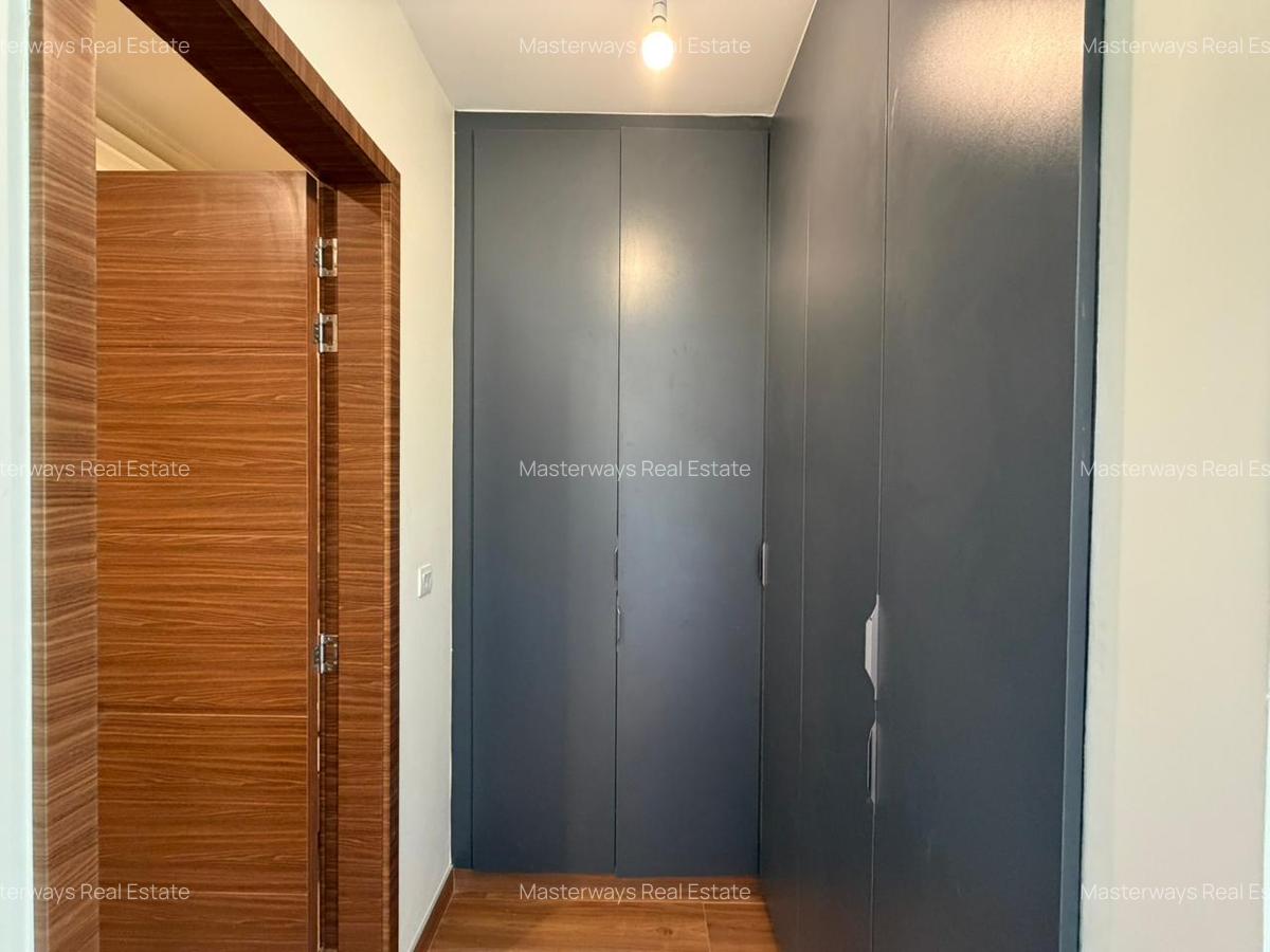 2 Bed Apartment with En Suite at Riverside Drive - 17