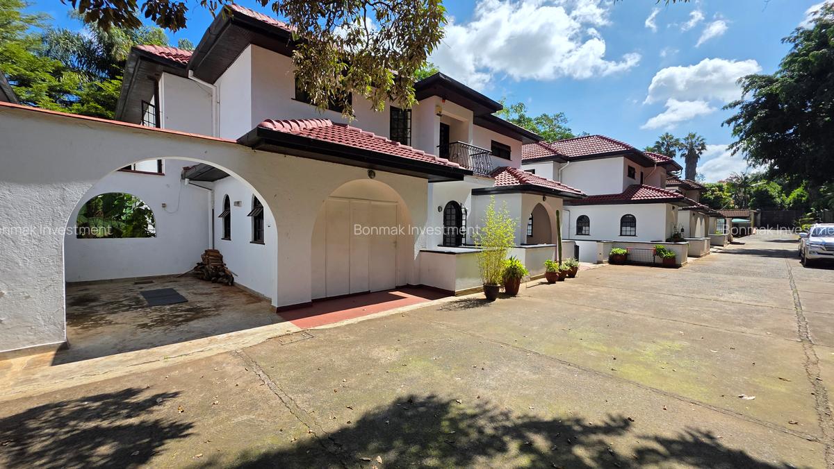 4 Bed Townhouse with En Suite at Lavington Green - 2