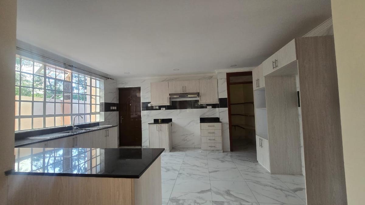 5 Bed Townhouse with En Suite in Lavington - 11