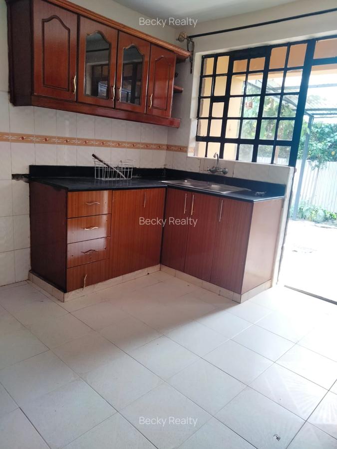 5 Bed House with En Suite at Membley - 8