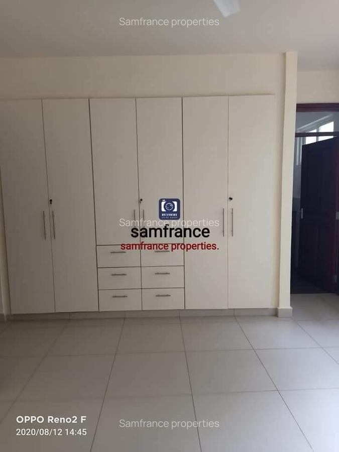 Serviced 4 Bed Apartment with En Suite at Links Road - 8