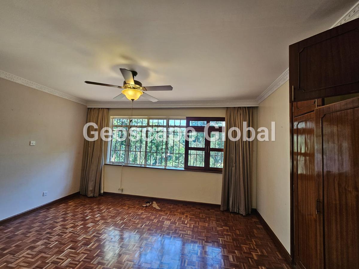 5 Bed House with En Suite in Runda - 11