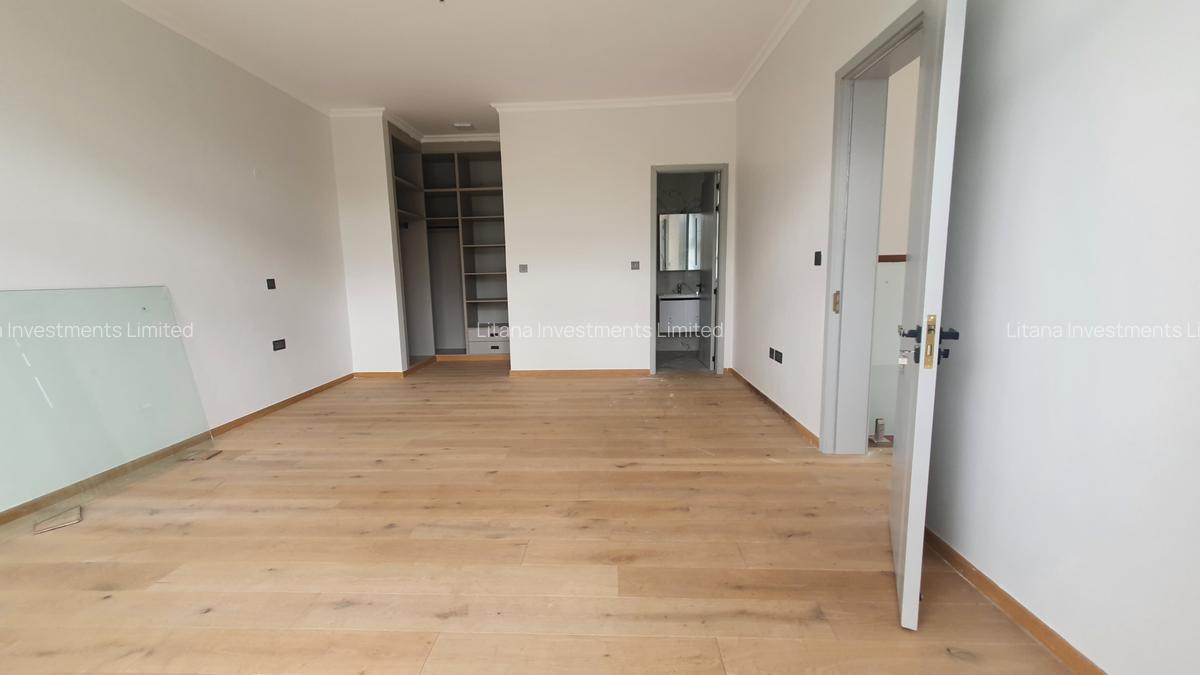 5 Bed Townhouse with En Suite in Lavington - 4